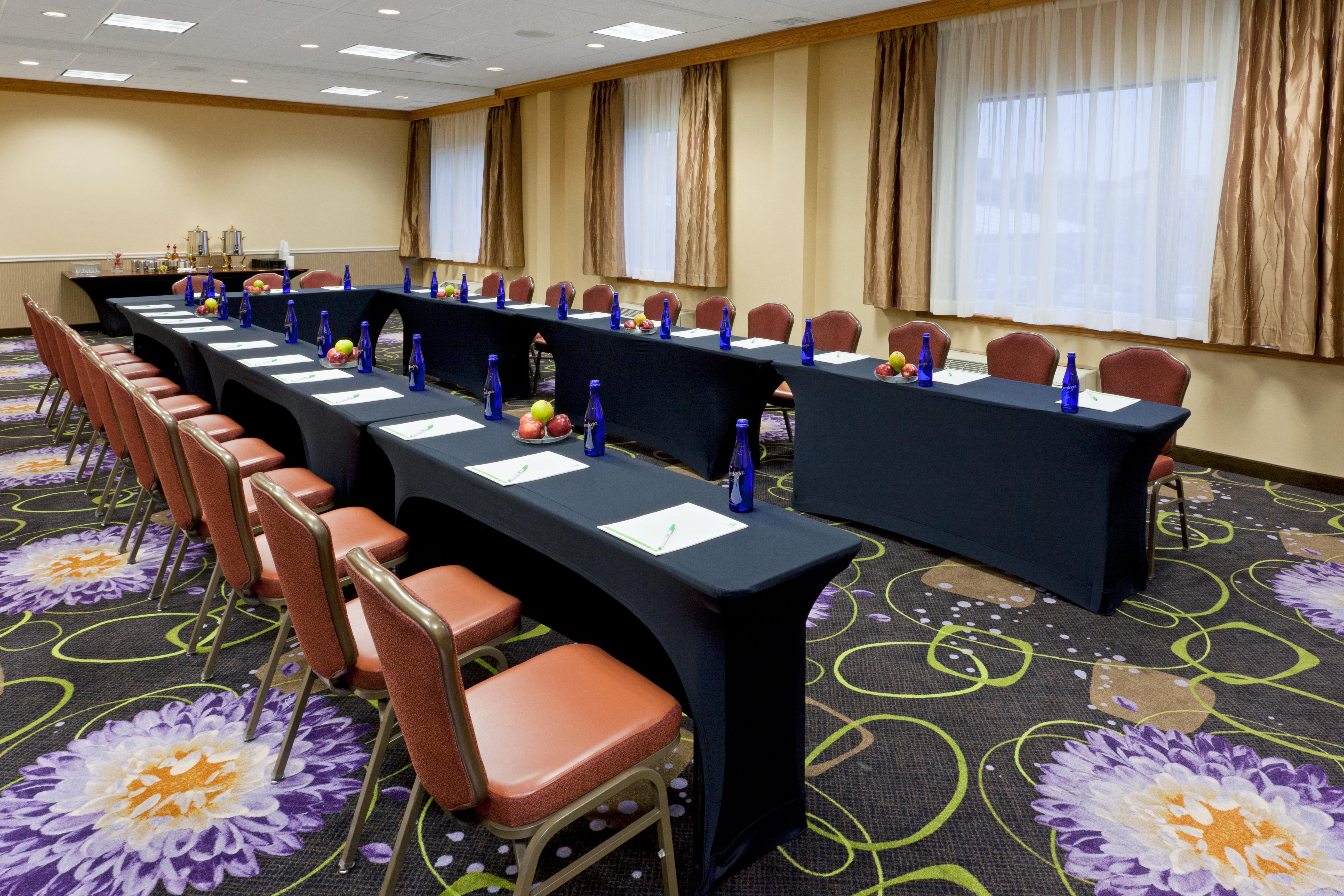 Holiday Inn Clark - Newark By Ihg Экстерьер фото
